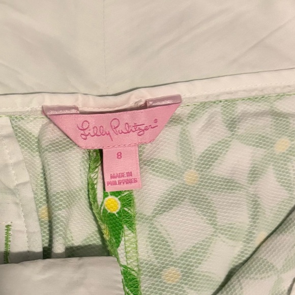 🌼 Lilly Pulitzer White Floral Cropped Pants – Size 8 - Picture 3 of 5
